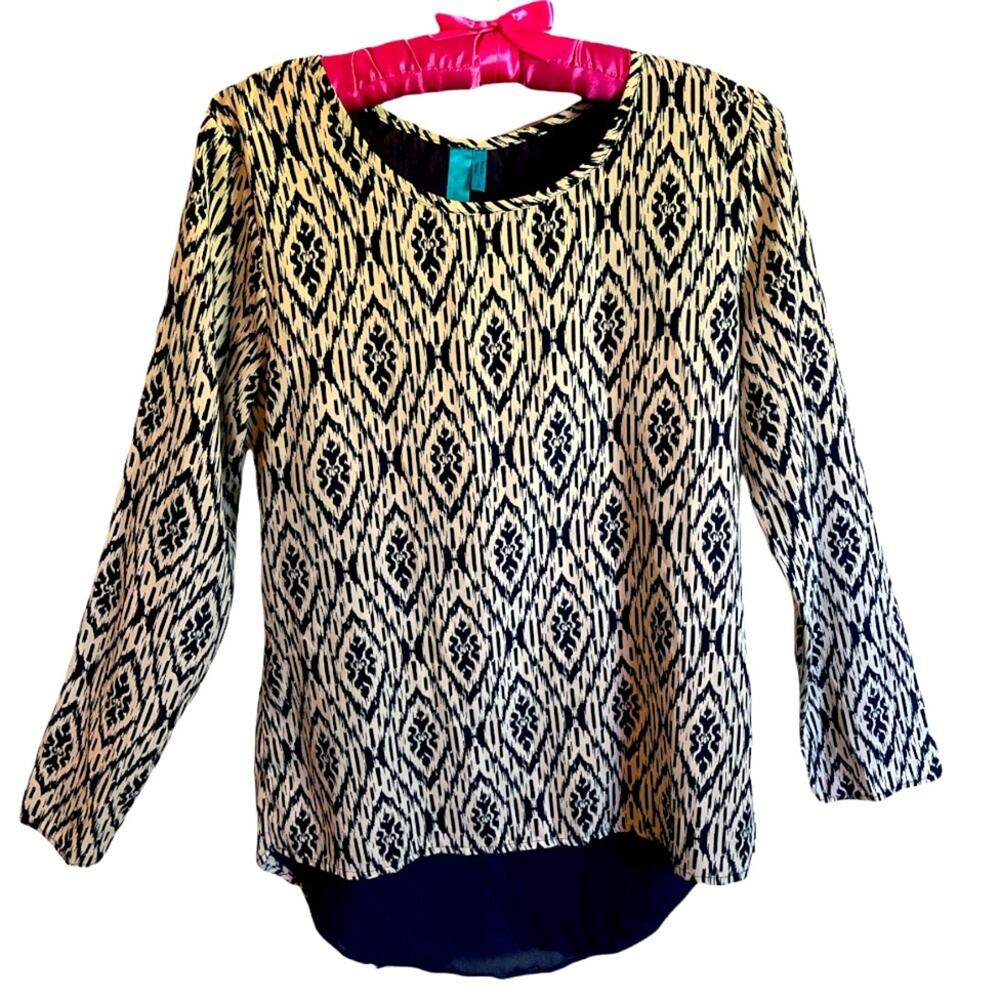 Francesca's Buttaus Blue Print Zipper Back Blouse size Small